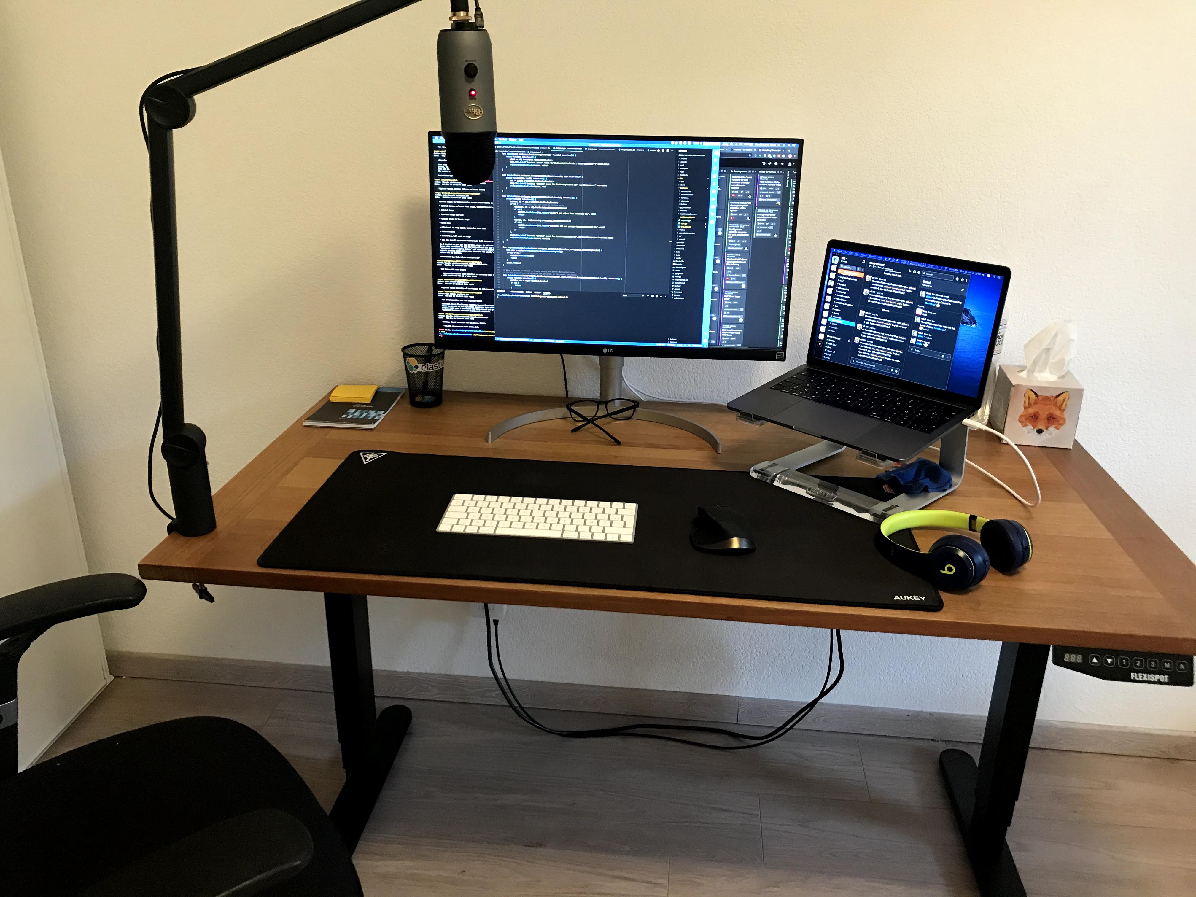 My Ultimate Home Office Setup: A Journey of Productivity – Thomas